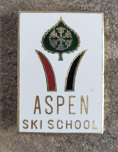 ASPEN SKI SCHOOL Vintage Souvenir Mountain Resorts Travel Lapel Hat Pin Colorado - £7.83 GBP