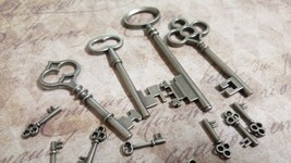14 Skeleton Key Charms Pendants Silver Keys Steampunk Keys Assorted Lot  - £6.20 GBP
