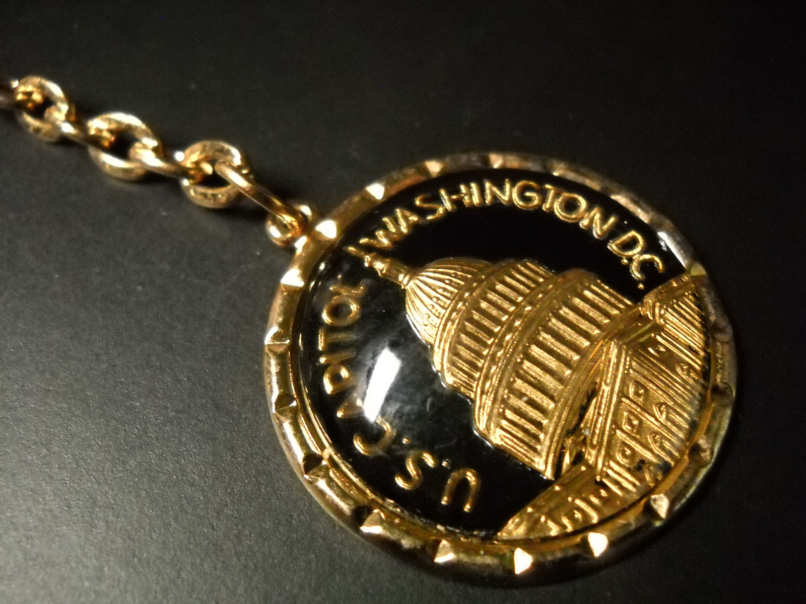 US Capitol Washington DC Key Chain Capitol Building Gold Colored Metal on Black - $6.99