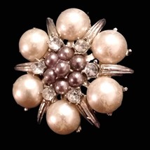Exquisitely beautiful pearl brooch - $23.76