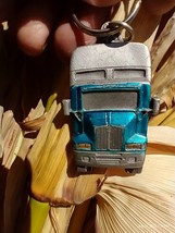 VTG PEWTER ENAMEL KEYRING KEYCHAIN TRUCK BIG RIG TRUCKER - £18.31 GBP