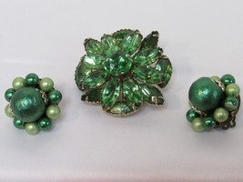 Vtg Green Marquise Cut Rhinestone Brooch &amp; Clip-on Ball Earrings Gorgeou... - £39.95 GBP