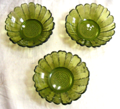 Vintage Lot of 3 1960&#39;s Indiana Green Glass Dessert Bowls Floral Design ... - $553.18 MXN