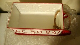 Sleigh planter in white metal image 4