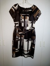 APOSTROPHE LADIES SS POLYESTER DRESS-6-BARELY WORN-BELT-HAS SHEEN-KNEE L... - $8.59
