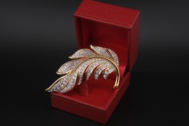 Vintage Attwood &amp; Sawyer Gold-Tone Crystal Leaf Brooch - $968.86 MXN