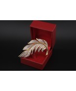 Vintage Attwood &amp; Sawyer Gold-Tone Crystal Leaf Brooch - $968.86 MXN