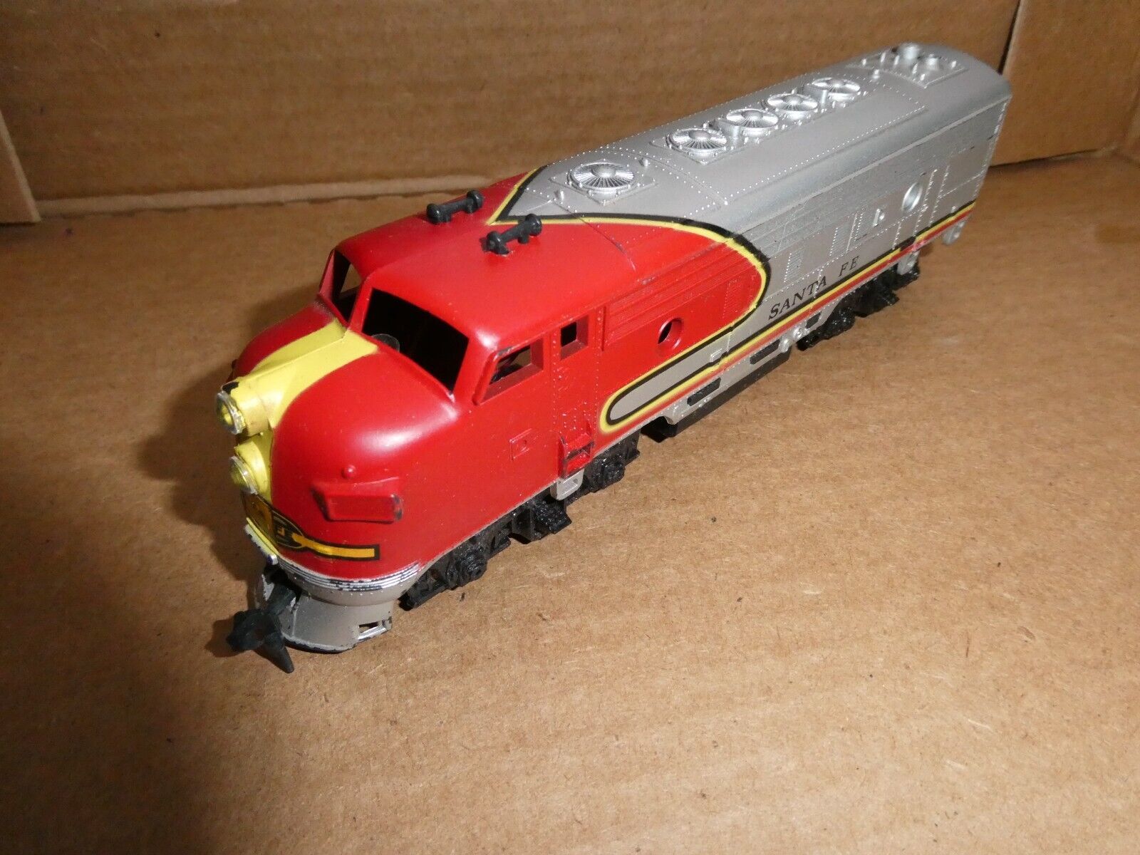 Vintage HO Scale Santa Fe  Powered Diesel Locomotive - $24.75