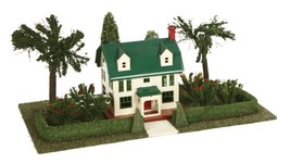 MTH Lionel 11-90074 No. 912 Suburban Home Plot w/No. 189 Villa - $197.01