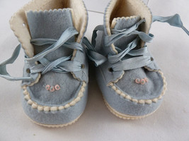 Vintage Felt Baby shoes 1950s Wool 4&quot; Long Embroidered silk laces UNUSED - £13.23 GBP