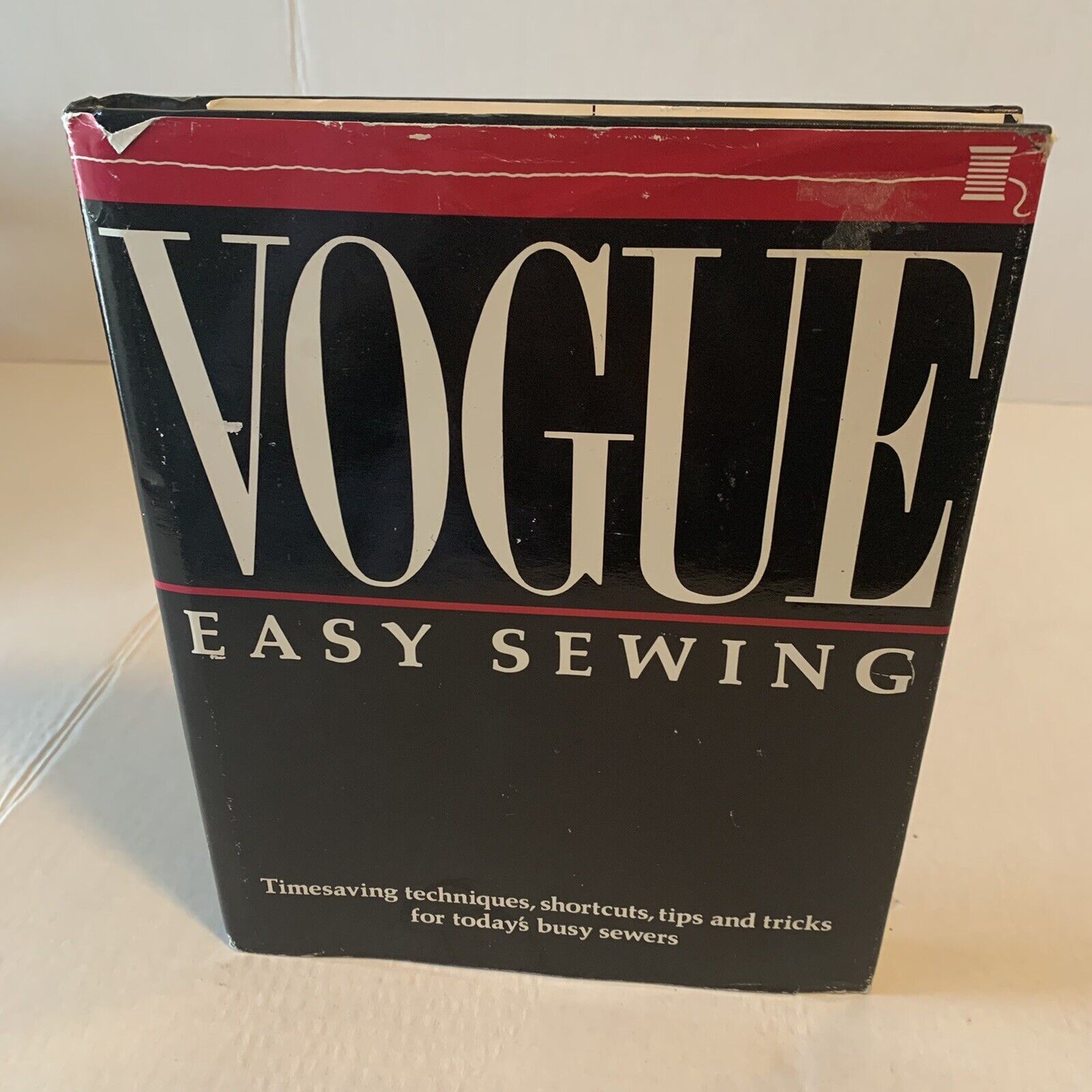 Vogue Easy Sewing Book. Harper & Row. 1985 Lynn C Ferrari #48-0334 - $27.12
