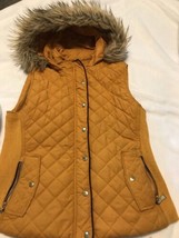 Womens Sz M Active USA Quilted Vest Faux Fur Good - £11.21 GBP