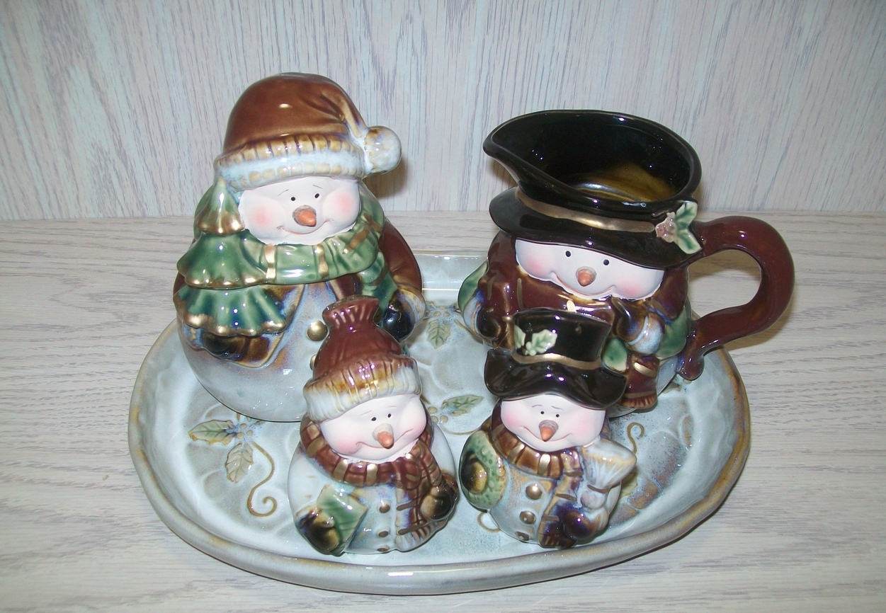 Snow Man Sugar & Creamer Salt & Pepper/Plate Set - £8.04 GBP