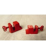Pair Of Tiny Vintage Metal Worktop Handpainted Clamps /Vices - $442.16 MXN