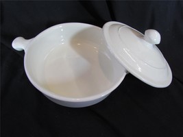 Vintage USA  White Round Double Handle Casserole With Lid White 9&quot; Diameter 3&quot; T - £28.39 GBP