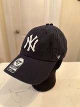 New York Yankees &#39;47 Brand Navy Blue Fitted Franchise Hat - £21.14 GBP