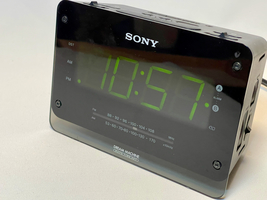 Sony &quot;Dream Machine&quot; Auto Time Set Alarm Clock - Gently Used - £11.96 GBP