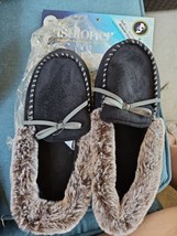 NWT ISOTONER Black Fuzzy Moccasins Slippers M 7 1/2 8 Memory Foam - £11.82 GBP