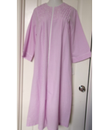 Miss Elaine Mid sleeve robe Size XL Style 862614 front zipper lilac whit... - $583.62 MXN