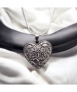 Vintage-Style Heart Pendant Necklace with Tree of Life Design - $422.44 MXN