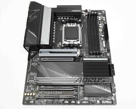 GIGABYTE X670 AORUS ELITE AX (Socket AM5) Wi-Fi 6E AMD DDR5 Motherboard ISSUE image 3