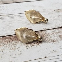 Vintage Clip On Earrings Gold Tone Leaf Design Pretty 7/8&quot; - £10.19 GBP