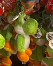 Universal Studios Super Nintendo World Mario Kart Yoshi Plush Keychain - $614.93 MXN