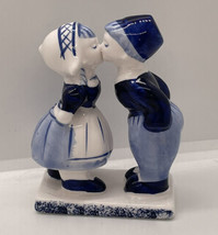 Vintage Hand Painted Delft Blue Dutch Boy and Girl Kissing Ceramic Figurine - £8.87 GBP