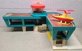 Vintage 1972 Fisher Price Little People Play Family #996 Airport &amp; Helic... - $1,118.86 MXN