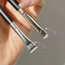 Fine Flat Eyeliner Brush - Nylon Hair Blade for Precise Contouring - £6.62 GBP+
