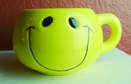 Smiley Face Mug Yellow Vintage 1998 - $22.95