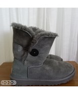 UGG Australia Gray Suede Shearling Lined Boot Side Button SHORT 5803 Wom... - $825.57 MXN