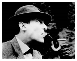 Adventures of Sherlock Holmes TV Jeremy Brett puffs on his pipe 8x10 photo - £9.40 GBP
