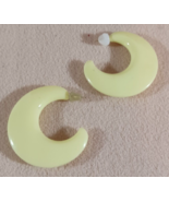 Hoop Drop Earring Yellow Acrylic 1.25” Vintage Jewelry - $16.76 CAD