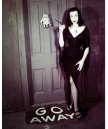 Maila Nurmi as Vampira posing by creepy door &quot;Go Away&quot; sign 24x36 inch p... - $560.63 MXN