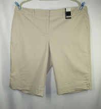 Women&#39;s Size 18, New York &amp; Co Beige Manhattan Chino Shorts, Pockets, NWT - £17.19 GBP