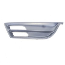 Front Left Fog Light Cover PN ch1038178 New Fits 2015 Chrysler 200 - $14.26