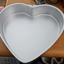 Wilton 9&quot; Heart Cake Pan (2105-5176) - £9.37 GBP