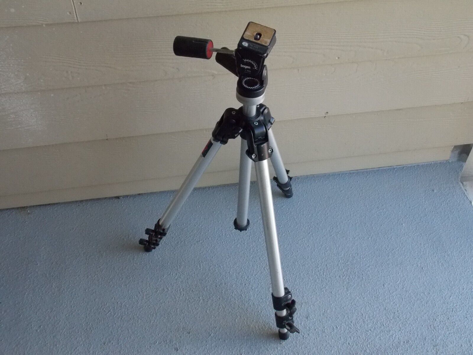 Bogen 3011 Tripod With Bogen 3029 pan tilt Head Made In Italy by Manfrotto - $79.99