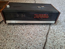 Vintage Zenith Solid State Flip Clock AM/FM Alarm Radio C465R Radio  - $84.14