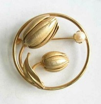 Elegant Cultured Pearl Gold-tone Tulips Circle Brooch 1960s vintage 1 1/2&quot; - £11.22 GBP