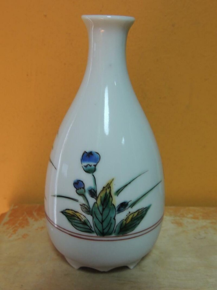 Bottle Vase 5.5" White Floral blue red green yellow poss Kutani Vintage /Antique Item image 3