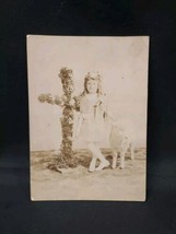 Early 1900s Odd Photo Card Girl With Large Cross And Goat Rare Original  - €16,03 EUR