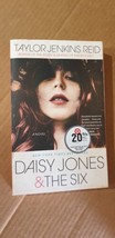 Daisy Jones and the Six : A Novel by Taylor Jenkins Reid (2020, Trade Paperback) - £9.02 GBP