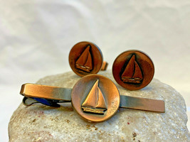 Vtg Pioneer Copper Colored Sailboat Nautical Cufflinks &amp; Tie Clip Bar Jewelry - £23.73 GBP