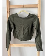 Kyodan Cropped Fitted Top Army Green ( M ) - $365.44 MXN