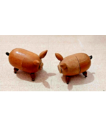 Vintage Wooden Salt and Pepper Shakers Pigs - $447.84 MXN