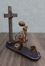 Rustic Western Cowboy With Hat Kneeling By The Cross Hand Made Metal Sculpture - £22.37 GBP