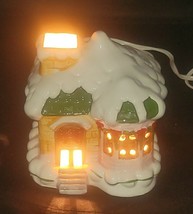 VTG Ceramic Light Up Christmas Yellow House with Snow &amp; Bows, Switch Control 6x6 - £23.04 GBP