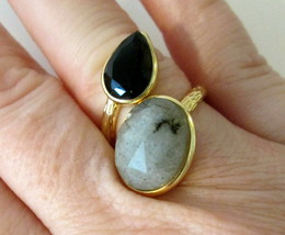 Gold Tone Bypass Ring with Black &amp; Whitish Gray Stones Untested Size Approx 6.5 - £11.37 GBP